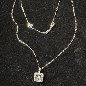 Elegant Silver Pendant Necklace 3 diamonds